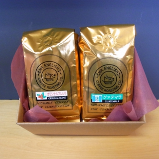 美味しいコーヒーの通販サイト。ミスター・イングリッシュ・コーヒーがお薦めするコーヒーギフト「直火焙煎珈琲2Pセット」はこちらです。