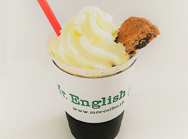 ミスター・イングリッシュ・Coffee24/7ドライブスルーがお届けする、新感覚スイーツ的なドリンク、フラッテ(フローズンシェイク)です。